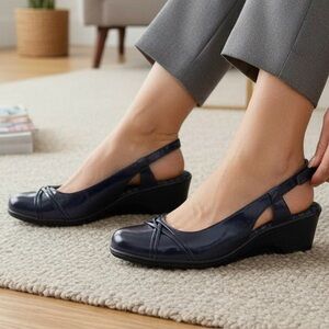 NWT (box) JBU Jambu Daphne Slingback Roundtoe Patent Leather Demi Wedge Size 8